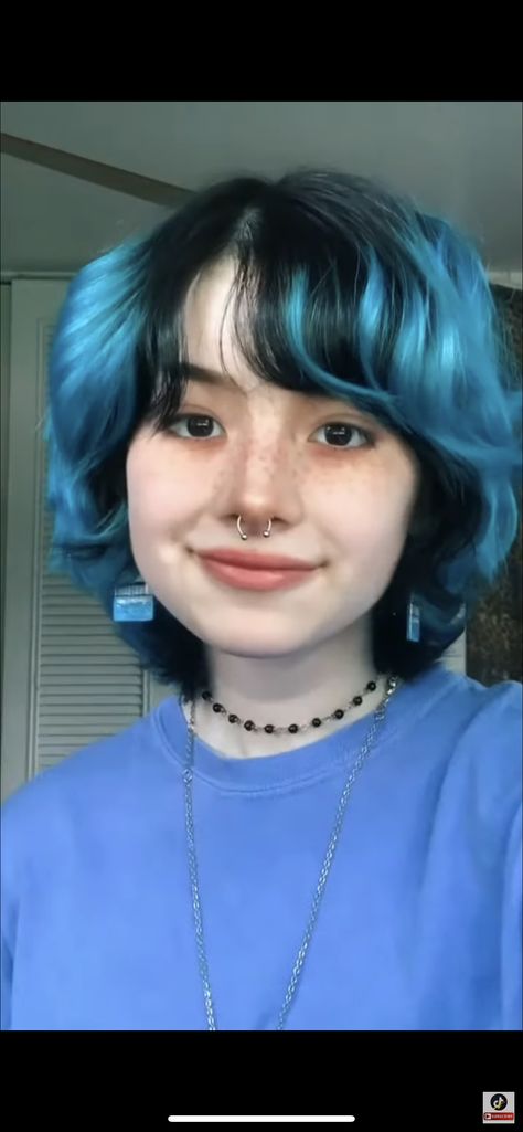 Bisexual Jewelry, Simple Person, Dyed Hair, Hair Inspo, Hair Inspiration, Style Me, Cool Hairstyles, Gender Neutral, Hair Cuts