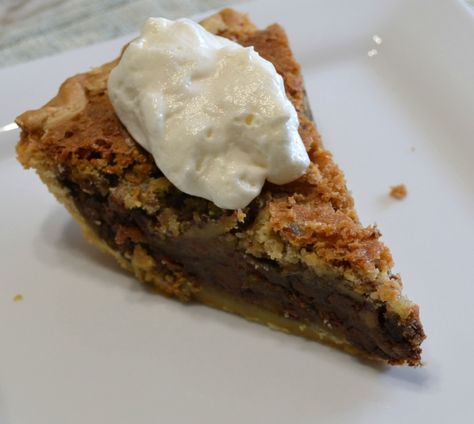 Nestle Toll House Pie, Derby Appetizers, Toll House Pie, Chocolate Walnut Pie, Kentucky Derby Pie Recipe, Tollhouse Pie, Derby Pie Recipe, Pie Pecan, Kentucky Derby Pie