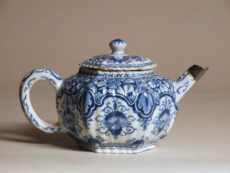 RARE DELFT TEAPOT - Blue and White Porcelain Teapot, 18th Century Dutch Teapot - Antique Teapot Tea Pot Teapot Antique, Porcelain Lampshade, Blue And White Art, Blue Teapot, Novelty Teapots, Teapots Unique, Antique Tea Cups, Porcelain Tableware, Blue White Decor