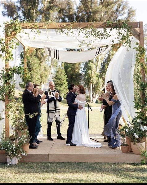 Boho Chuppah Ideas, Backyard Wedding Chuppah, Summer Wedding Chuppah, Desert Wedding Chuppah, Outdoor Chuppah Ideas, Fall Chuppah Ideas, Wedding Chuppah Greenery, Jewish Wedding Ceremony Chuppah, Wedding Chuppah Outdoor