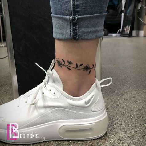 Ancle Tatoos Woman, Tattoo Ankle Bracelet, Anklet Tattoos For Women, Anklet Tattoo, Ankle Band Tattoo, Cute Ankle Tattoos, Ankle Bracelet Tattoo, Ankle Tattoo Designs, Ankle Tattoos For Women