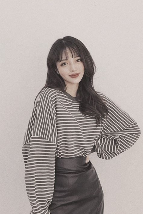 This photo is not mine. Just edited by me. All credits belong to original owner :) Japanese Bangstyle Hair, Korean Bangstyle Hair, Korean Wispy Bangs, Bangstyle Hair, Bang Ideas, Korean Bangs Hairstyle, Korean Bangs, Bangs Style, Fashion Travel Outfit