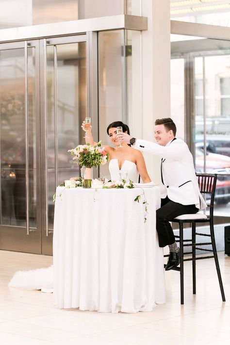 Sweetheart Table Simple Decor, Sweetheart Table Minimalist, Minimal Sweetheart Table Wedding, Simple Sweetheart Table Wedding, Minimalist Sweetheart Table, Sweetheart Table Simple, Minimal Sweetheart Table, Modern Sweetheart Table, Sweetheart Table Wedding Decor