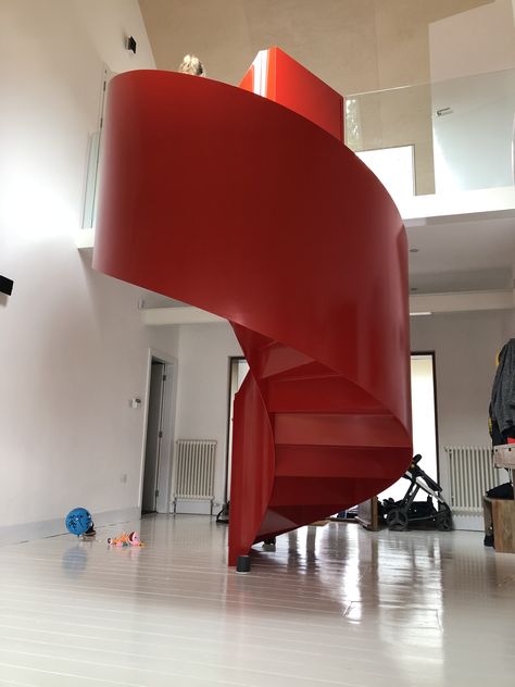 Red Spiral Staircase, Red Stairs, Interior Design Creative, Round Stairs, Stair Slide, Spiral Stair, Red Slides, Teddy Fresh, Interior Staircase