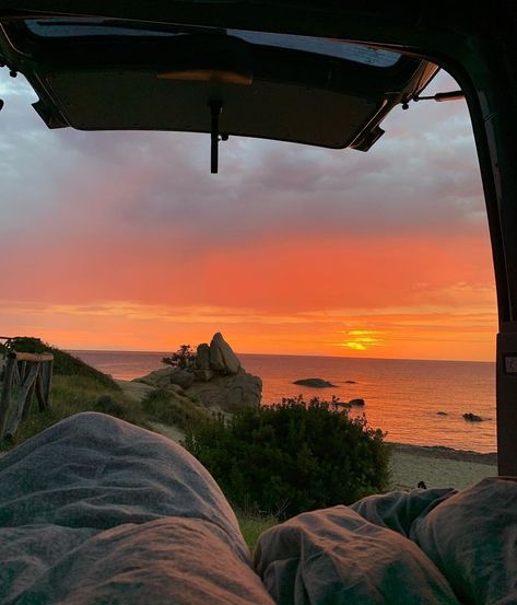 Look At The Sky, Pretty Sky, Sunset Pictures, Summer Dream, Vw Bus, Pretty Places, Sky Aesthetic, Travel Aesthetic, Sunrise Sunset