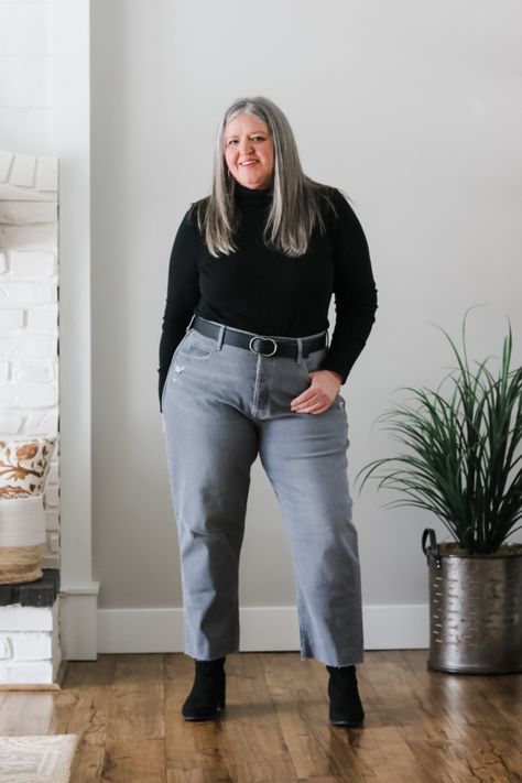 HOW TO CUT YOUR JEANS AT THE ANKLE Jeans For Curvy Women, Cropped Jeans Outfit, Straight Leg Jeans Outfits, Figure Fashion, Jeans Outfit Winter, Midsize Outfits, Mid Size Fashion, Plus Size Fall Outfit, Midsize Fashion