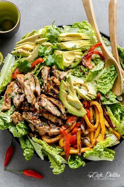 Chilli Lime Chicken, Chicken Fajita Salad, Fajita Salad, Chili Lime Chicken, Salad With Chicken, Resep Salad, Layered Salad, Chicken Fajita, Chili Lime