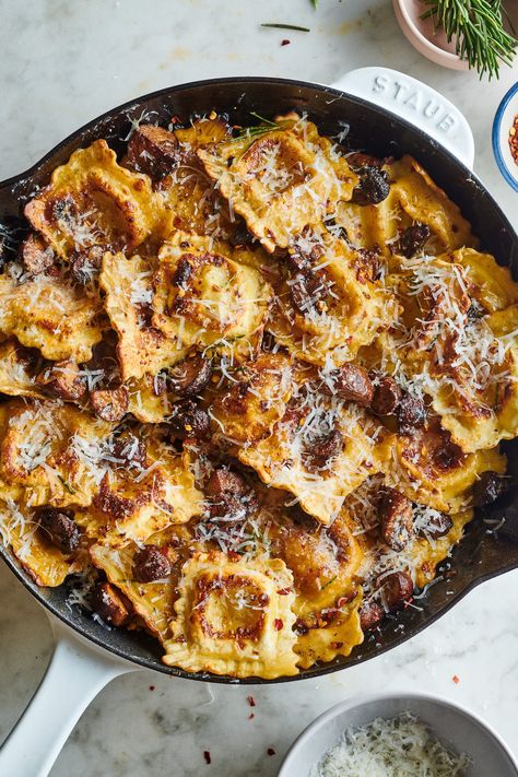 This fast and fancy one-pan dinner features pan-fried cheese ravioli tossed with saucy garlic butter mushrooms and grated Parmesan cheese. t’s a whole new way to cook ravioli that’s guaranteed to be a new favorite. Skillet Ravioli, Meatless Entrees, Popular Pasta Recipes, Pasta And Sauce, Butter Mushrooms, Garlic Butter Mushrooms, Vegan Entrees, Creamy Avocado Sauce, Yummy Pasta