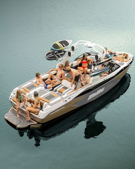 Malibu Boats Wakeboarding, Pontoon Boats Ideas, Wake Boat, Surf Boat, Deck Boats, Cooler Storage, Lake Boats, Boat Photoshoot, Malibu Boats