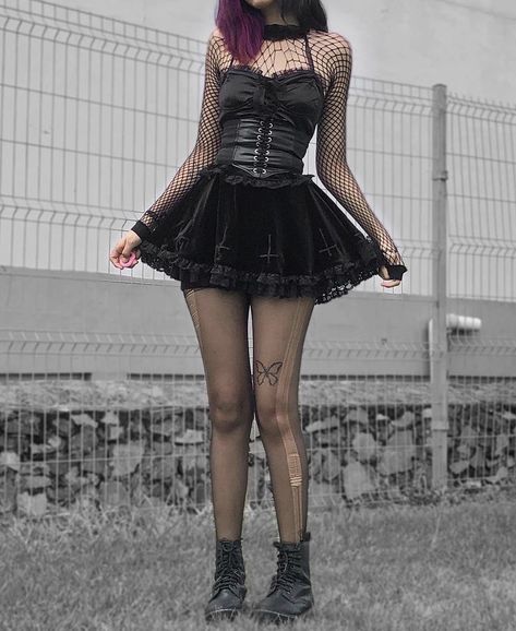 Gothic Barbie, Fishnet Outfits, Emo Clothes For Girls, Punk Witch, Goth Barbie, Punk Style Outfits, Barbie Wardrobe, Barbie Outfits, New Aesthetic