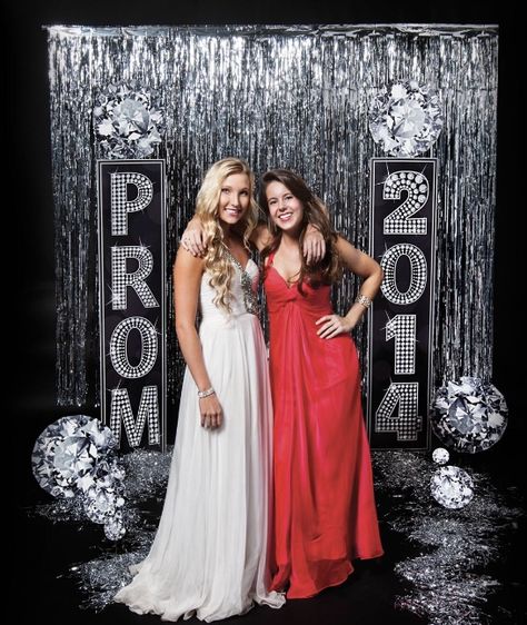 Diamond Prom Theme, Prom Photobooth Ideas, Prom Picture Backdrop Ideas, Dripping In Luxury Prom Theme, Prom Set Up Ideas, Prom Organization, Homecoming Backdrops, Homecoming Background, Prom Photo Backdrop