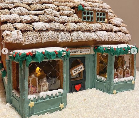 Gingerbread Shop Ideas, Movie Inspired Gingerbread Houses, Iced Gingerbread House, Gingerbread House Piping Ideas, Minimalist Gingerbread House, Gingerbread Bakery House, Gingerbread Town Christmas Villages, Coffee Shop Gingerbread House, Christmas Village Gingerbread