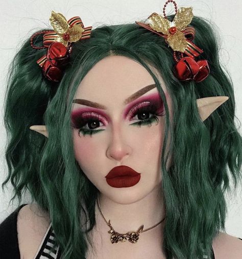 Goth Holiday Makeup, Goth Christmas Makeup Looks, Alternative Christmas Makeup, Dark Christmas Makeup, Spooky Christmas Makeup, Christmas Alt Makeup, Emo Christmas Makeup, Christmas Goth Makeup, Gothic Christmas Makeup