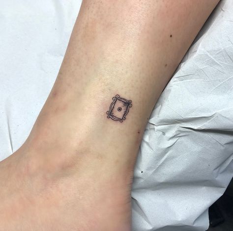 Friends Inspired Tattoo, Friends Tatoos Tv Show, Friends Tv Tattoo, Tattoo Friends Serie, Friends Show Tattoo, Friends Tattoo Tv Show, Tv Show Tattoos, Friends Tv Show Tattoo Ideas, Friends Tv Show Tattoo