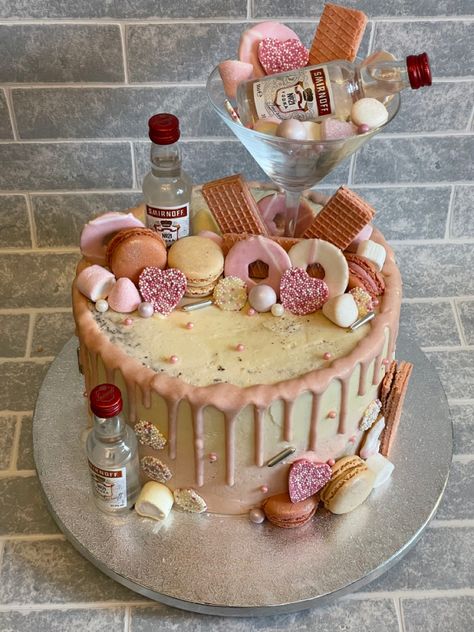 Martini Cake Design, Martini Glass Cake, Pink Wafers, Martini Cake, Macarons Pink, 21 Cake, Chocolate Toppers, 21st Cake, Chocolate Drip Cake