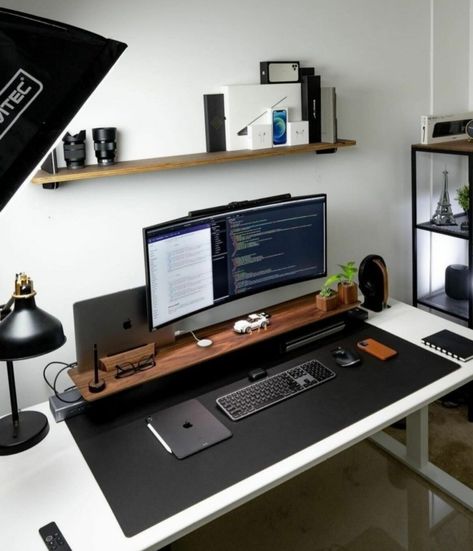 Clean Desk Setup, Minimalist Office Desk, Office Desk Set, Home Office Set Up, Minimal Desk, Desk Aesthetic, Clean Desk, Computer Desk Setup, Desk Setups