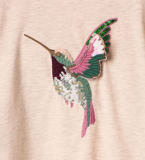 Birds Embroidery Designs, Embroidery On Kurtis, Kurti Embroidery Design, Hand Embroidery Patterns Flowers, Bead Embroidery Patterns, Hand Work Embroidery, Bird Embroidery, Humming Bird, Creative Embroidery