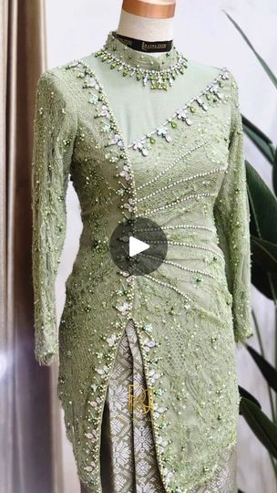 Dress Pesta Brokat, Kebaya Brokat Modern, Model Kebaya Wisuda, Payet Kebaya, Kebaya Simple, Brokat Modern, Kebaya Lace, Kebaya Wedding, Kebaya Modern Dress