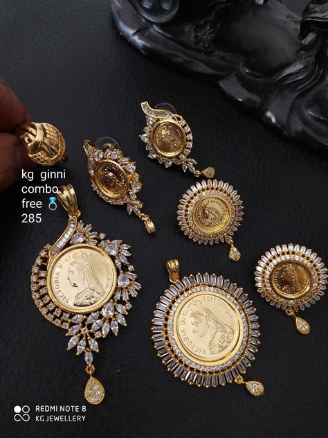 Gold Ginni Pendant, Ginni Pendant Design Diamond, Coin Necklace Gold Indian, Gold Coin Choker, Baseboard Styles, Diamond Earrings Indian, Gold Coin Jewelry, Gold Dollar, Gold Coin Pendant