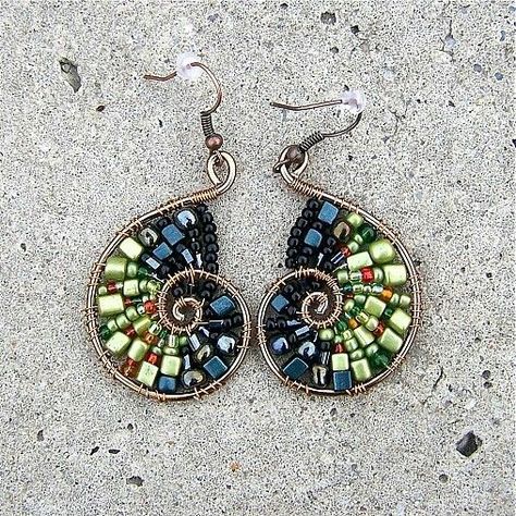 Earrings Inspiration, Work Jewelry, Wire Wrapped Earrings, Beaded Dangle Earrings, Diy Schmuck, Beads And Wire, Wire Earrings, Bijoux Diy, Jewelry Creation