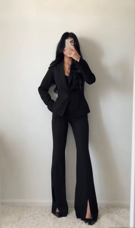 Lawyer Outfit, Corporate Attire, Professional Outfits Women, Business Outfits Women, Stylish Work Attire, Business Casual Outfits For Work, Woman Suit Fashion, Elegante Casual, Classy Work Outfits