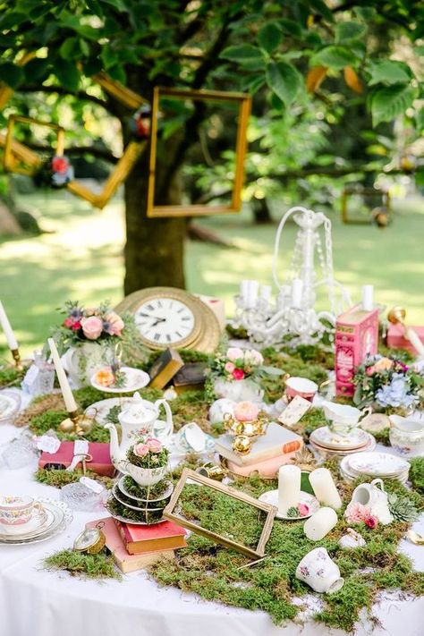 Woodland Fairy Birthday Party, Alice In Wonderland Tea Party Birthday, Tea Party Table, Alice Tea Party, Alice In Wonderland Wedding, Mad Hatter Party, Tafel Decor, High Tea Party, Alice In Wonderland Birthday