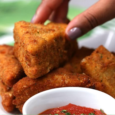 Deep Fried Lasagna, Fried Lasagna, Fried Appetizers, Deep Fried Foods, Stuffed Manicotti, Deep Fried Recipes, Deep Fried Appetizers, Fried Recipes, Fair Foods