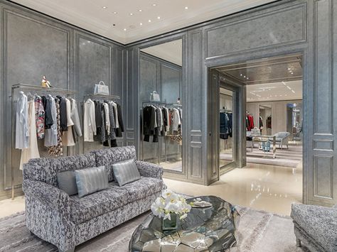 Dior store by Peter Marino, Barcelona – Spain » Retail Design Blog Dior Building, Dior Flagship Store, Dior Store, Dior Shop, Store Design Boutique, Interior Decorating Tips, Mirror Wall Living Room, Decor Studio, Boutique Interior Design