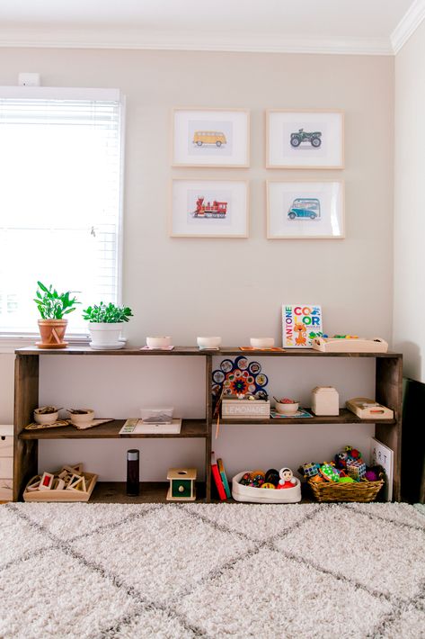 Diy Montessori Shelf, Entryway Organizer Diy, Shelf For Toys, Floor House Bed, Montessori Shelf, Diy Montessori, Single Size Bed, Kids Toy Organization, Toy Shelves