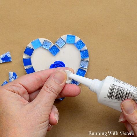 How To Grout, Broken China Crafts, Mosaic Tutorial, Mosaic Art Supplies, Easy Mosaic, Heart Mosaic, Mosaic Tiles Crafts, Mosaic Art Diy, China Crafts