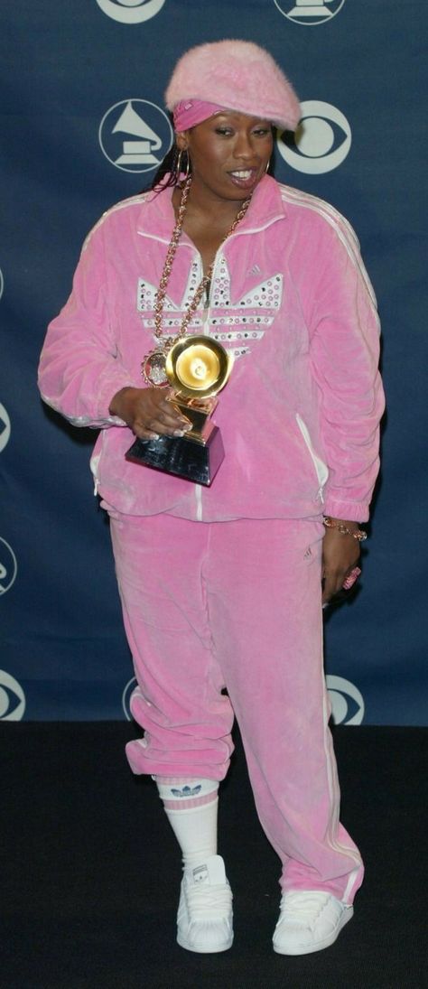 Missy Elliot Miss Elliot 90s, Missy Elliot 2000s, Missy Elliot Fashion, Rap Fashion Women, Miss Elliot, Missy Elliot Aesthetic, Missy Elliot 90s Fashion, Missy Elliot 90s, 90s Black Fashion