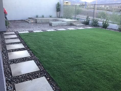 Las Vegas Backyard Ideas, Rectangle Backyard Ideas, Arizona Backyard Landscaping, Patio Paradise, Landscape Design Architecture, Yard Edging, Stone Backyard, Turf Backyard, Concrete Backyard