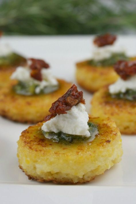 Tomato Polenta, Polenta Bites, App Recipe, Italian Night, Polenta Recipes, Tapas Recipes, Holiday Appetizer, Sundried Tomato, Veggie Delight