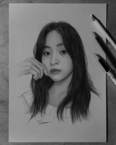 Ryujin Itzy Drawing, Ryujin Drawing, Itzy Drawing, Aesthetic Sketches, Pop Drawing, Pencil Portraits, People Drawing, Drawing Aesthetic, Kpop Drawings