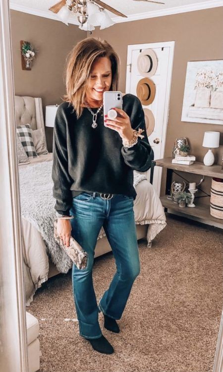 Date Night Outfit Winter Dinner Over 40, Winter Bootcut Jeans Outfit, Bootleg Jeans Outfit Winter, What To Wear With Bootcut Jeans, Casual Bootcut Jeans Outfit, Styling Bootcut Jeans Outfit Ideas, Bootcut Jean Outfits, Boot Cut Jeans Outfit Fall, Boot Cut Jeans Outfit Casual