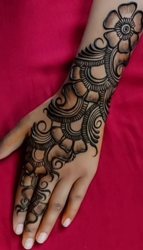 Very easy to make Mahedi New Design, Arebian Mehandi Designs, Arabic Back Hand Mehndi Designs, Back Hand Mehndi Designs Arabic, Arebic Mhendi, Arabic Simple Mehndi Designs, Mehndi Designs Simple Back Hand, Mehndi Designs Back Hand Simple, Arabic Mehndi Designs Back Hand