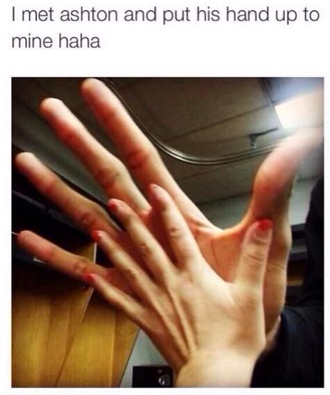 The is Kawhi Leonards hand, not ashtons...I would know because Kawhi has freakishly large hands...and I don't think ashtons hands are black. So whoever made this shit up was as scamming you. she didn't meet ashton. READ THIS BEFORE YOU PIN TO AN ASHTON BOARD. Bellaxx 5sos Memes, Martinez Twins, Ashton Irwin, Five Seconds Of Summer, Calum Hood, 1d And 5sos, Milwaukee Bucks, Second Of Summer, Couples Goals