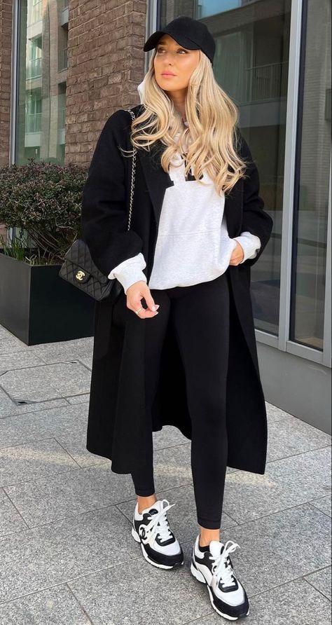 Long Black Coat Outfit, Casual Street Outfits, Black Leggings Outfit Winter, Freya Killin, Black Coat Outfit, Cold Weather Leggings, Long Coat Outfit, Short Sweater Dress, Hoodie Outfits