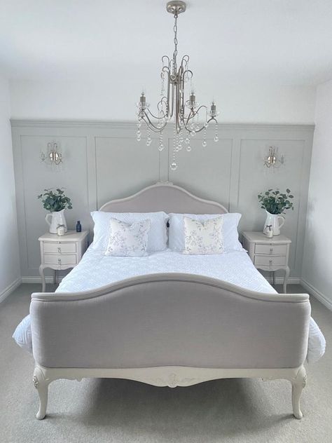 Ammonite Bedroom Farrow Ball, Grey Wall Panelling Bedroom, Cream Wall Panelling Bedroom, Victorian Panelling Bedroom, Grey Panelling Bedroom, Ammonite Bedroom, Half Panelled Walls Bedroom, Bedroom Panelling Wall, White Victorian Bedroom