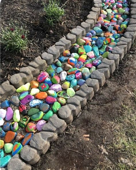 Old Tyres, Kids Yard, Landscaping With Large Rocks Front Yard, Garden Rock Art, Rock Garden Design, Landscaping With Large Rocks, Outdoor Crafts, Ideas Backyard, School Garden