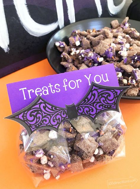 Make DIY Bat Treat Toppers designed by Jen Goode - made with Cricut Halloween Party Mix, Halloween Bats Diy, Side Income Ideas, Cricut Ideas Projects, Realtor Ideas, Snacks For School, Halloween Blocks, Bags Purple, Halloween Treat Boxes