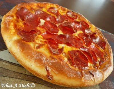 Pizza Hut Pan Pizza Copycat Recipe - Trying this for supper tonight, fingers crossed! Pan Pizza Crust Recipe, Pizza Hut Crust, Pizza Hut Recipe, Pizza Hut Pan Pizza, Pan Pizza Recipe, Restaurant Recipes Famous, Baked Chicken Recipe, Cheesecake Factory Recipes, Healthy Baked Chicken