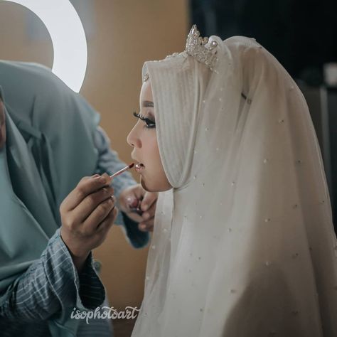 Akad Nikah Mb iendo ... Pager Ayu, Wedding Dekorasi, Of Ideas, Price List, Wedding Makeup, Henna, Wedding Photos, Make Up, Makeup