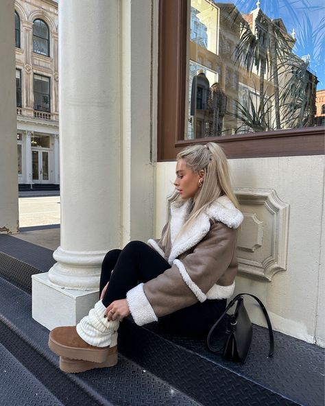 Europe Winter Fashion, Uggs Outfits, Outfit With Uggs, Modele Fitness, Look Legging, Estilo Indie, Skandinavian Fashion, Winter Fashion Outfits Casual, Beige Outfit