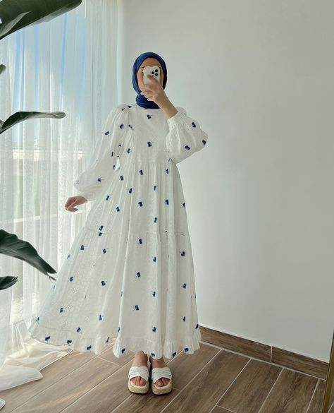 Muslimah Fashion Casual, Hijab Ideas, Estilo Hijab, Cute Modest Outfits, Modest Dresses Casual, Fancy Dresses Long, Modesty Fashion, Simple Pakistani Dresses, Muslim Fashion Outfits