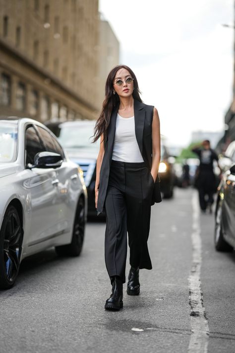 New York Fashion Week Spring 2023: The Best Street Style Blazer Over Dress, Chanel Rain Boots, Spring Nyc, Fashion Week Spring 2023, Bright Orange Dress, Big Pants, New York Summer, Business Casual Top, Business Casual Summer