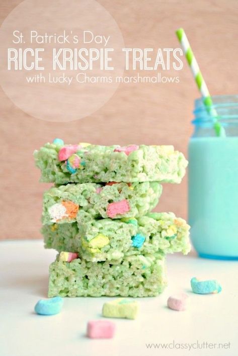 St. Patrick's Day rice krispie treat dessert recipe. #stpatricksday #stpats #green #dessert Lucky Charms Marshmallows, Fete Saint Patrick, St Patrick Day Treats, St Patricks Day Food, Saint Patties, Baileys Irish Cream, Oreo Dessert, Crispy Treats, Rice Krispie Treats