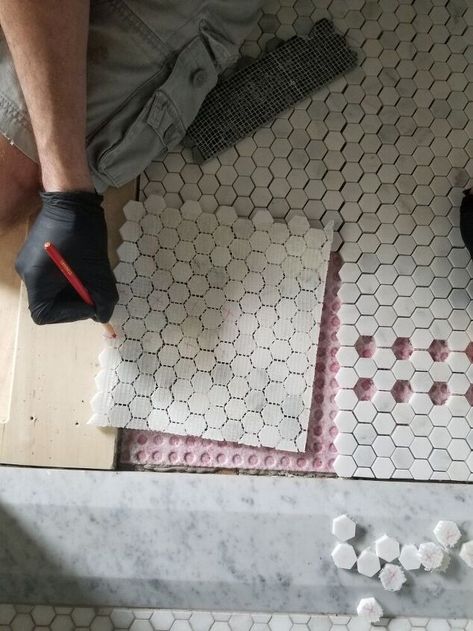 How To Lay Penny Tile Floor, Hexagon Penny Tile Bathroom, Penny Tile Floor Pattern, Penny Mosaic Tile Bathroom, Bathroom With Penny Tile, Vintage Look Bathroom, Penny Tile Design, Vintage Bathroom Tile Ideas, Penny Tile Bathroom