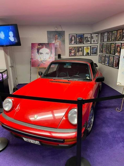 Selena Museum, Selena Quintanilla Outfits, Selena Q, Selena Quintanilla Perez, Selena Quintanilla, Cute Dogs, Bmw Car, Texas, Bmw