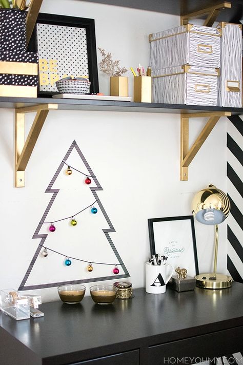 DIY Washi Tape Christmas Tree - Homey Oh My Easy Holiday Diy, Washi Tape Ideas, Faux Christmas Trees, Wall Christmas Tree, Washi Tape Diy, Alternative Christmas, Alternative Christmas Tree, Real Christmas Tree, Hanging Christmas Tree